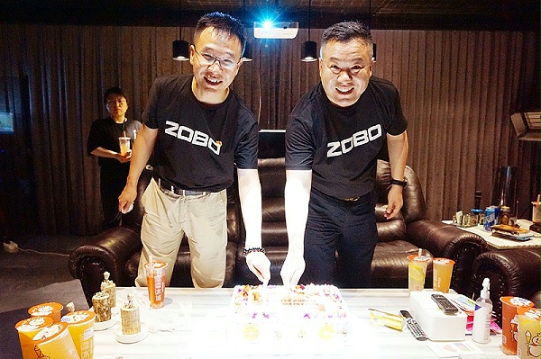 ZOBO卓邦党支部组织“七一”党员集体政治生日会暨共同庆祝香港回归25周年 ZOBO卓邦党支部组织“七一”党员集体政治生日会暨共同庆祝香港回归25周年