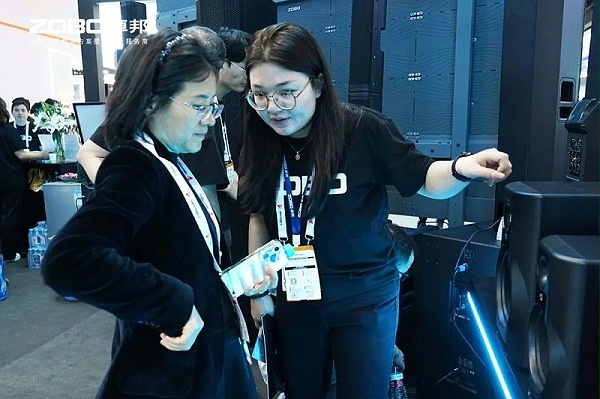 13直击展会首日盛况丨ZOBO卓邦2025北京InfoComm展