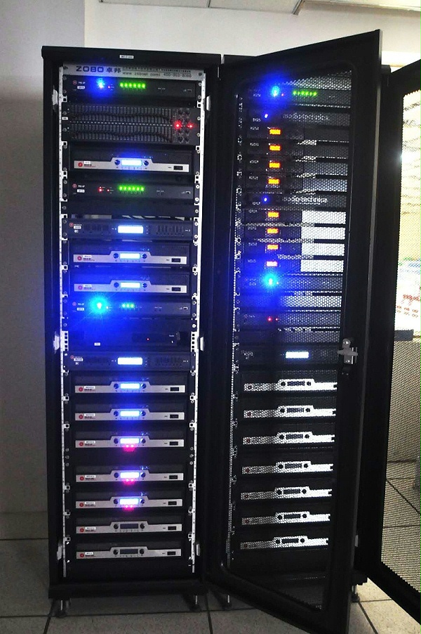 音响系统，扬声器，功放，音响设备，前级功放，后级功放