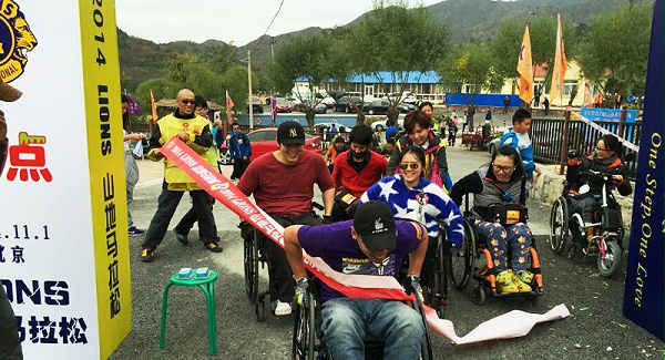 以爱之名，贴地疾行