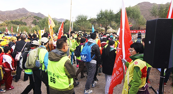 以爱之名，贴地疾行