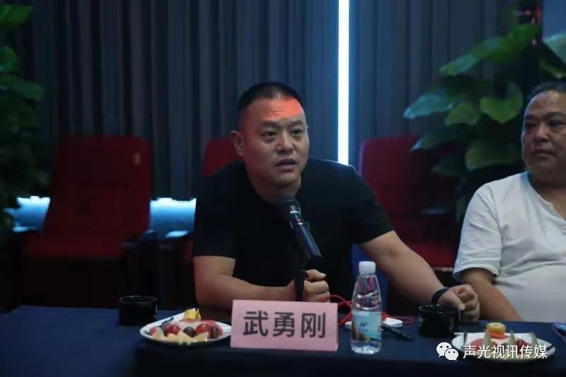 ZOBO董事长张新峰作为声光视讯行业联盟代表赴豫芒温暖灾区，传递爱心