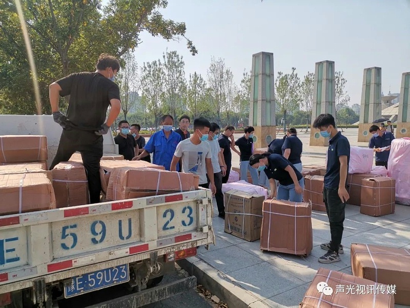 ZOBO董事长张新峰作为声光视讯行业联盟代表赴豫芒温暖灾区，传递爱心