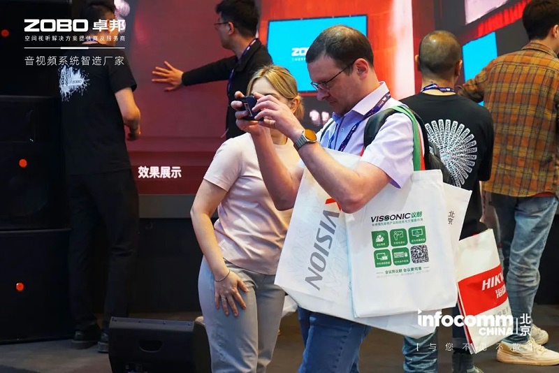 9直击展会首日盛况丨ZOBO卓邦 新品亮相 2024北京InfoComm展