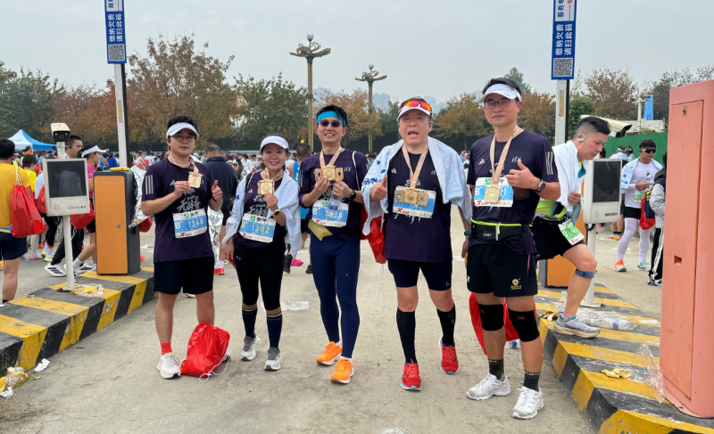 ZOBO卓邦董事长张新峰眉山半马首秀，顺利完赛展企业家风采